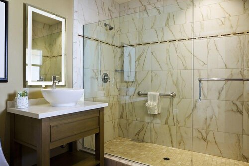 Pacific Shores Inn