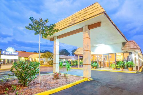 Days Inn By Wyndham St. Petersburg Central