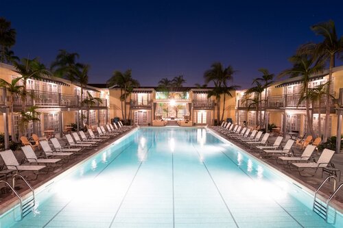 Lafayette Hotel & Suites in San Diego