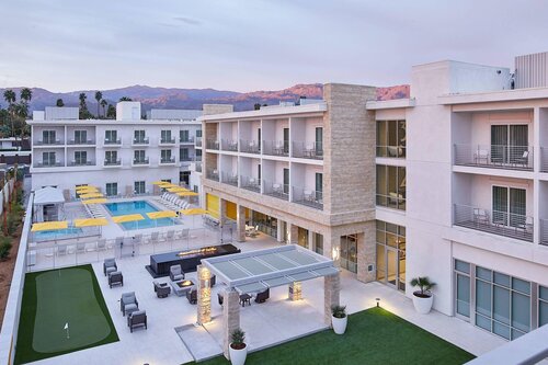 Paseo Autograph Collection