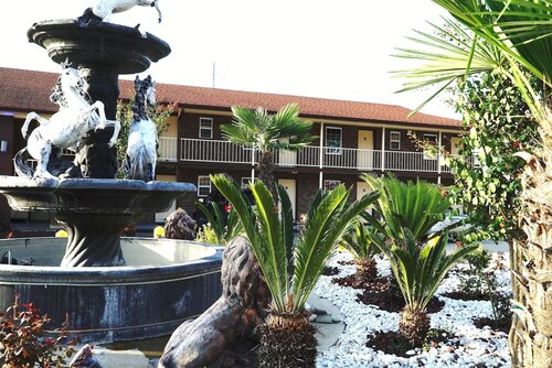 American Inn And Suites