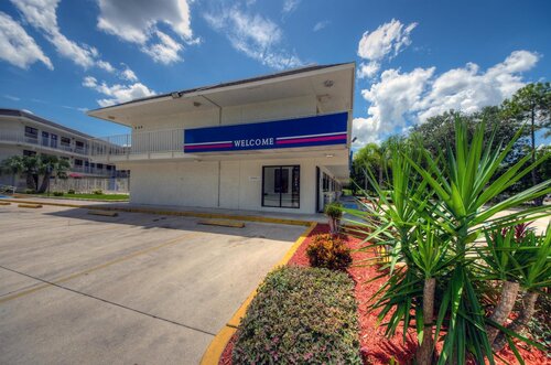 Motel 6 Bradenton