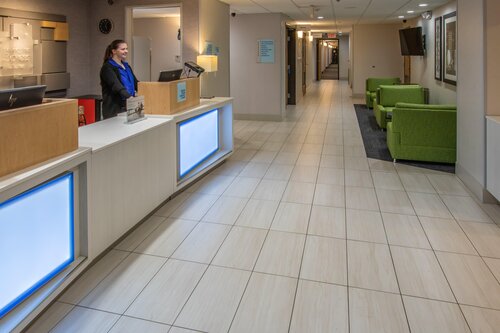 Holiday Inn Express Hotel & Suites Roseville - Gal