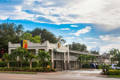 Super 8 By Wyndham Bradenton Sarasota Area