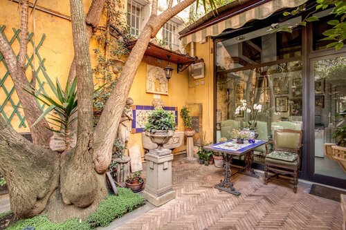 Navona Gallery Garden Suites