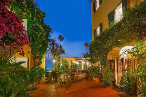 Hotel Pensione Monti Di Monti Restituta & C. Snc