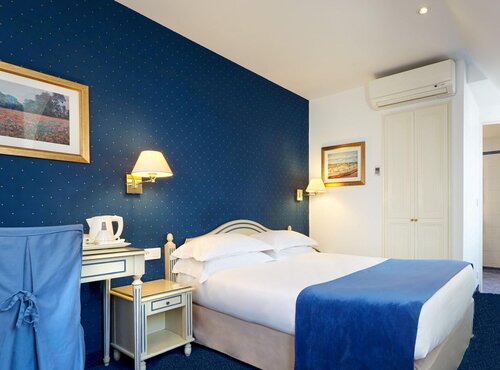 Austin's Saint Lazare