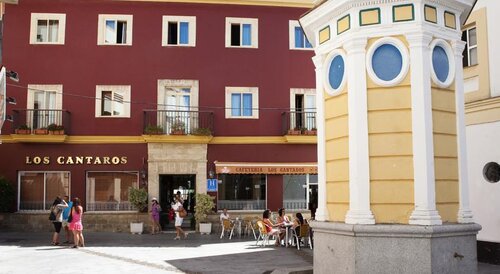 Los Cantaros