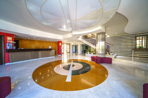 Macaris Suites & Spa