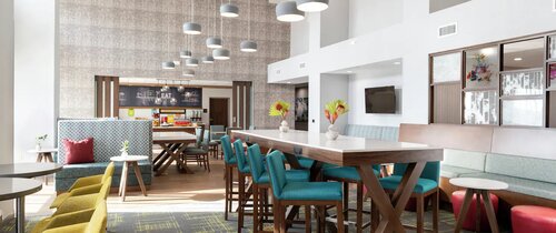 Hampton Inn & Suites Cathedral City