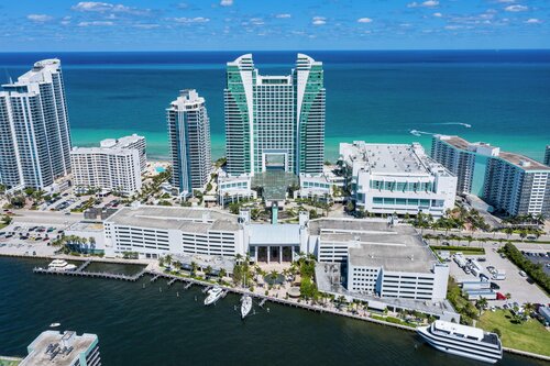 The Diplomat Beach Resort, Curio Collection by Hil