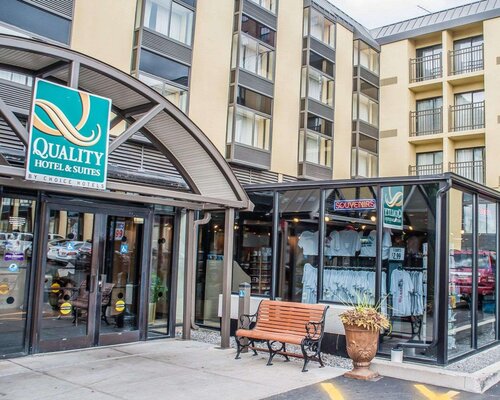 Quality Hotel & Suites Niagara Falls