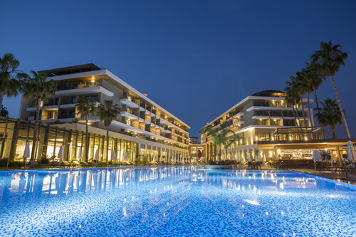 Acanthus and Cennet Barut Collectio