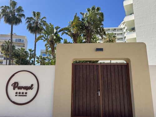 Hotel Parasol by Dorobe