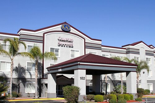 Comfort Suites Fresno