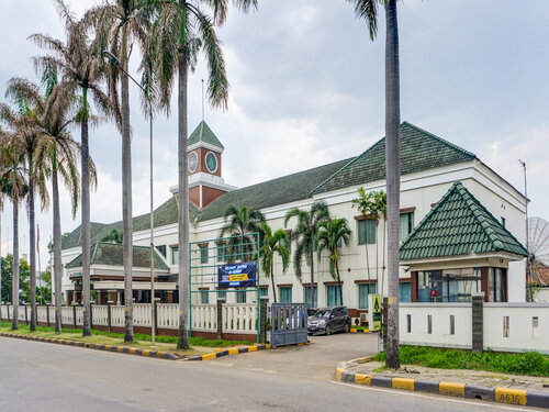 Townhouse OAK Hotel Grand Cikarang