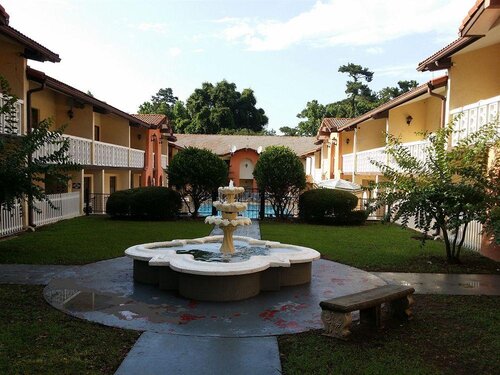 La Casa Inn And Suites