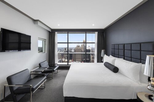 Meriton Serviced Apartments World Tower