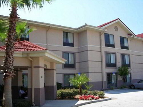 Extended Stay Deluxe Universal