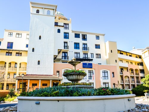 Island Club Hotel and Apartments