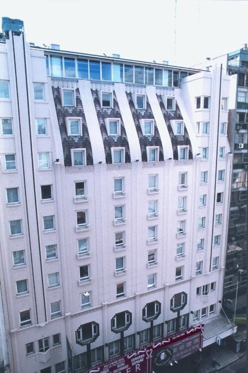 Broadway Hotel & Suites