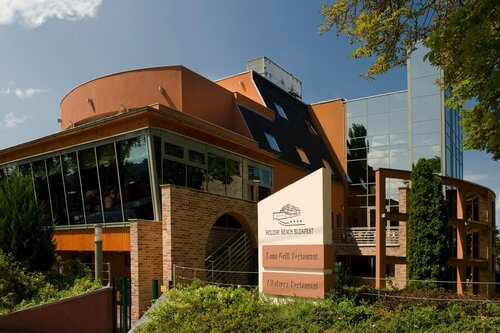 Holiday Beach Wellness Hotel with Sauna Park