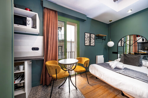 AinB Born Damas Apartment