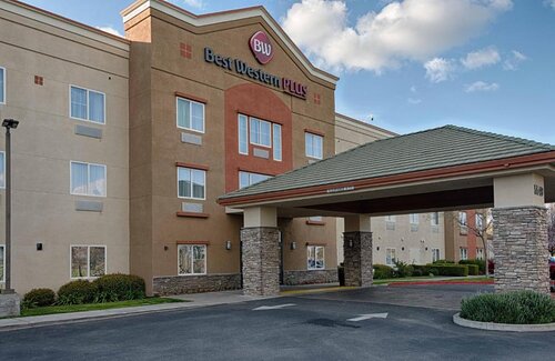 Best Western Plus Delta Inn & Suites