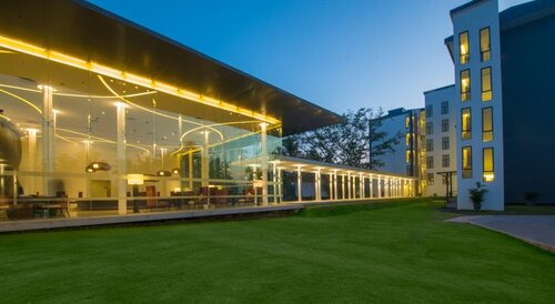 Vivanta Colombo Airport Garden