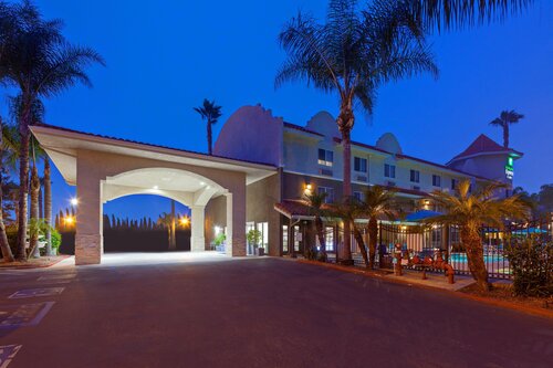 Holiday Inn Express & Suites San Diego-Escondido