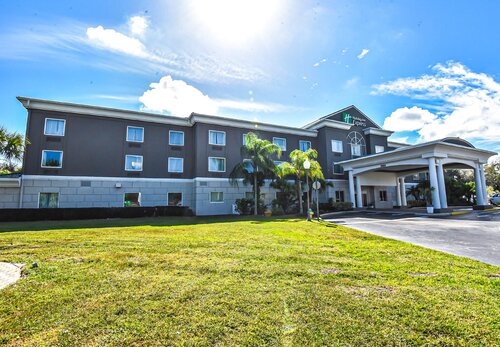 Holiday Inn Express Hotel & Suites Cocoa 