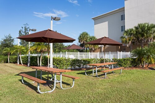 Holiday Inn Express & Suites Fort Pierce West