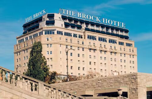 The Brock Niagara Falls Fallsview, Tapestry