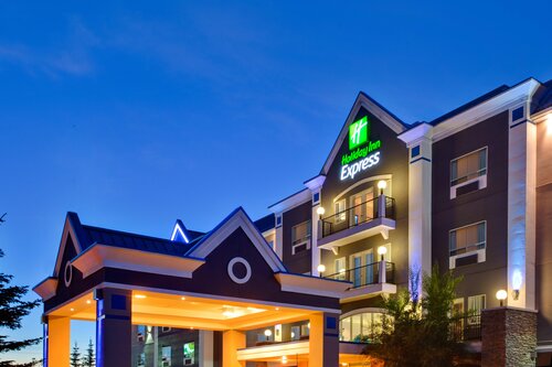Holiday Inn Express & Suites Calgary South-Macleod
