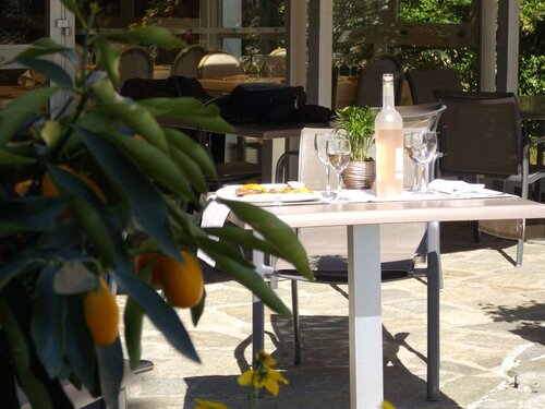 Pomo Hotel & Restaurant