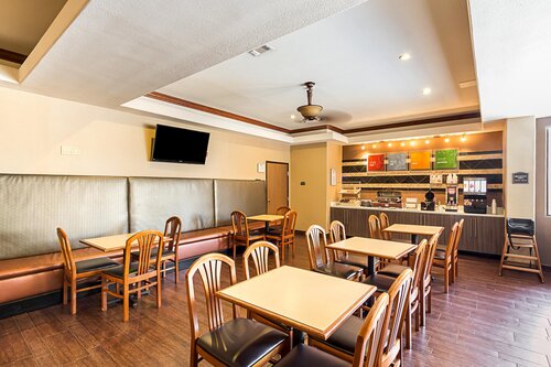 Comfort Suites At Plaza Mall