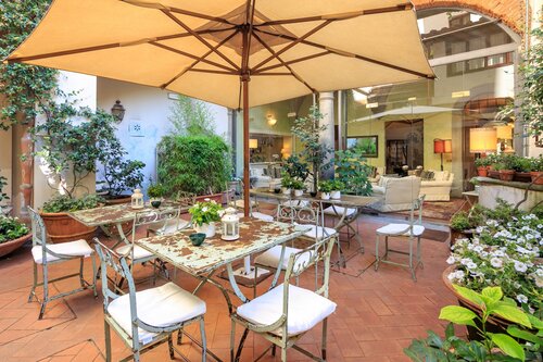 The J & J Historic House Hotel