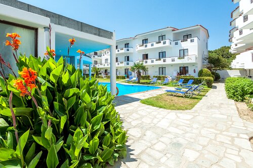 Xenios Dolphin Beach Hotel