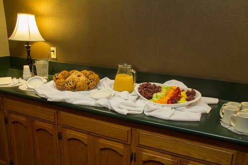 Comfort Suites Visalia Convention Center