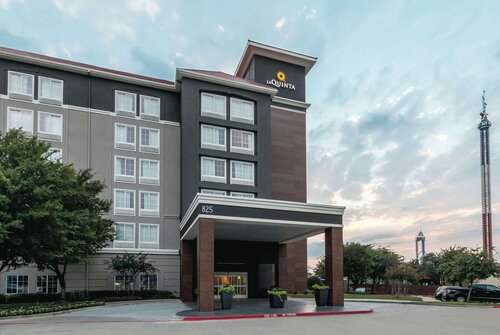 La Quinta Inn & Suites Arlington North 6 Flags Dr