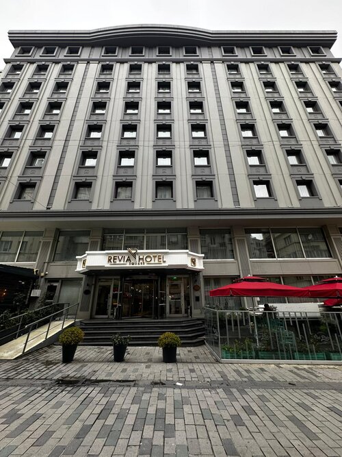 Revia Square Hotel