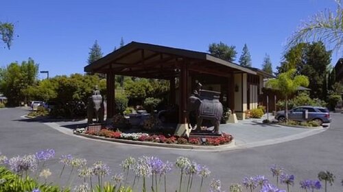 Dinah's Garden Hotel