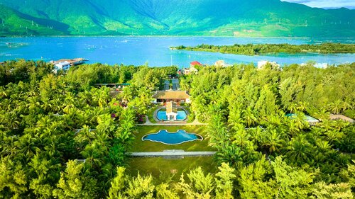 Lang Co Beach Resort