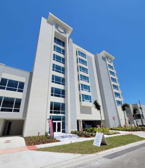 The Chart House Marina Hotel