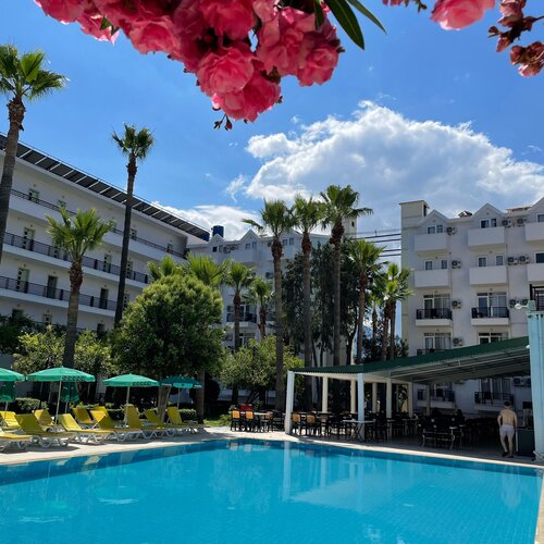 Malibu Garden Resort Hotel