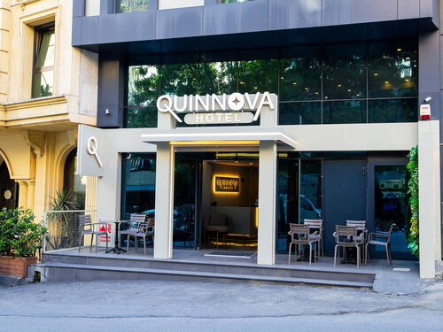 Quinnova Hotel