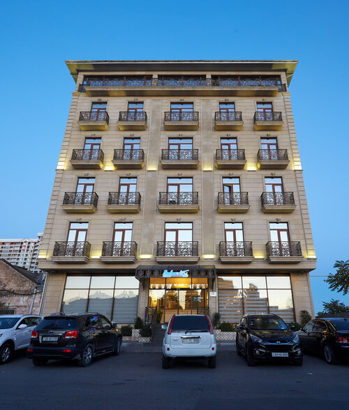 Boulevard Side Hotel