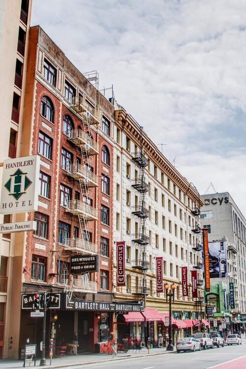 The Bartlett Hotel And Guesthouse