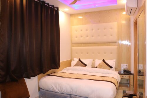 Hotel Karlo Kastle By Sushant Travels