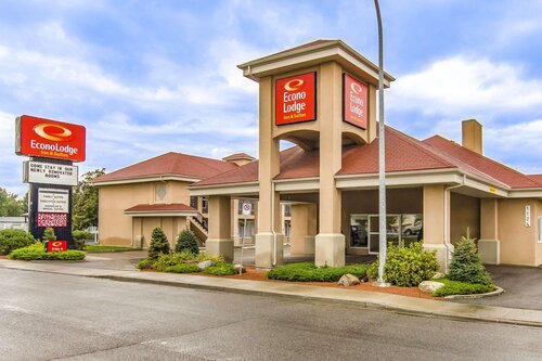 Econo Lodge & Suites Lethbridge